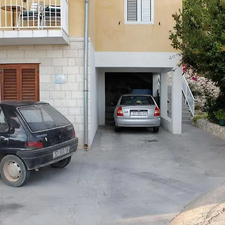 Apartment In With Sea View, Balcony, Air Conditioning, Wi-fi