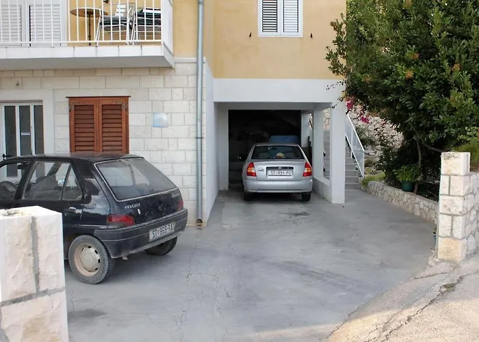 Apartment In With Sea View, Balcony, Air Conditioning, Wi-fi